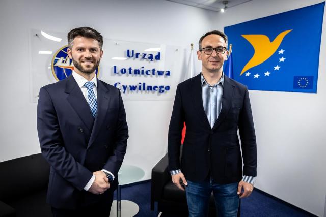 minister infrastruktury Dariusz Klimczak i p.o. prezesa ULC Julian Rotter